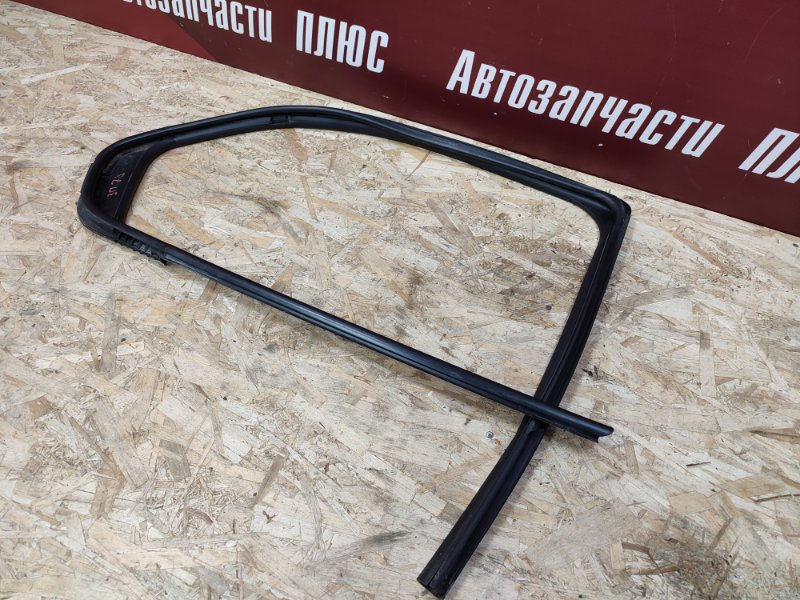 Уплотнитель стекла      двери