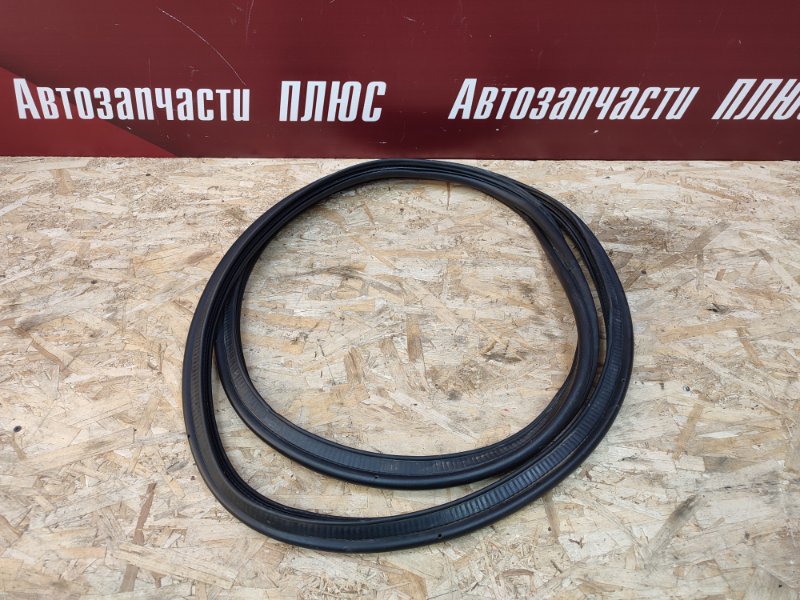 Уплотнительная резинка крышки багажника