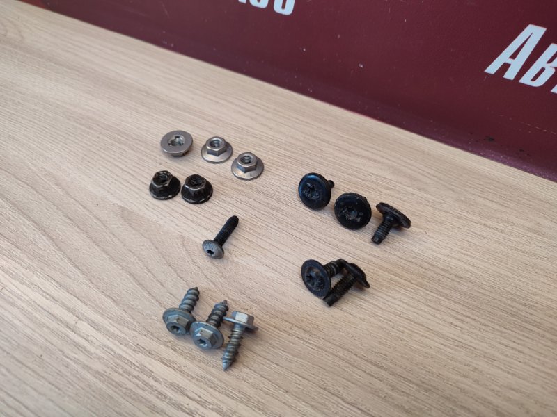 Крепеж двери