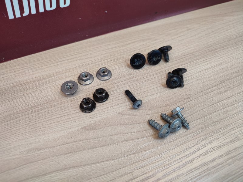 Крепеж двери