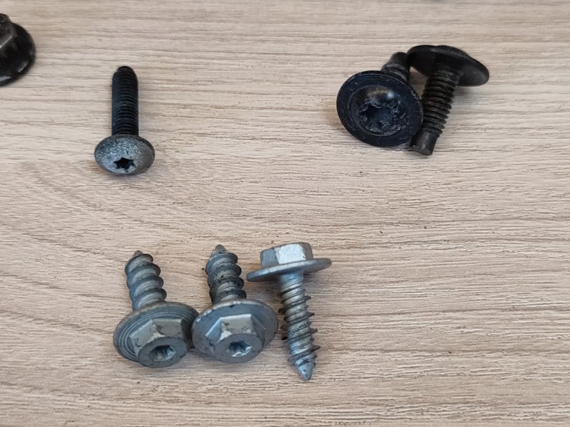 Крепеж двери