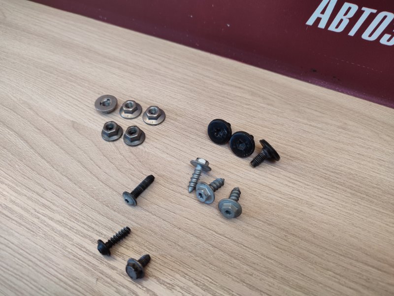 Крепеж двери