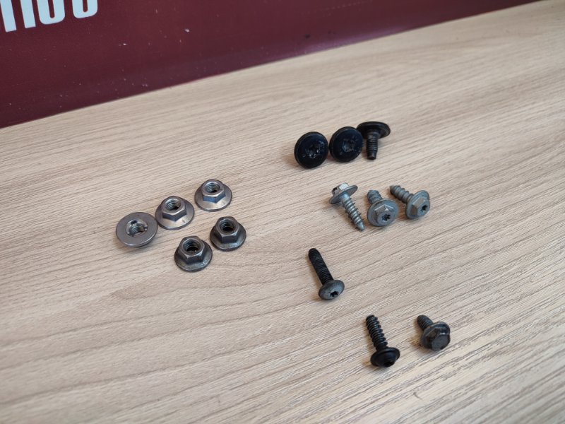 Крепеж двери