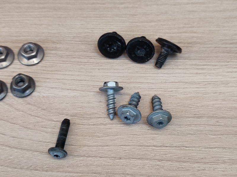 Крепеж двери