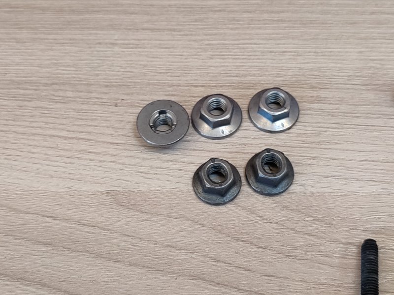 Крепеж двери