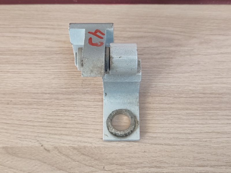 Петля двери