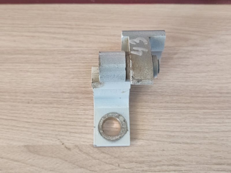 Петля двери