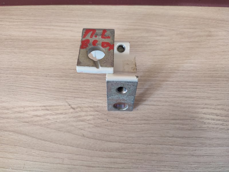 Петля двери