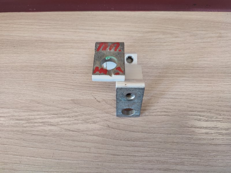 Петля двери