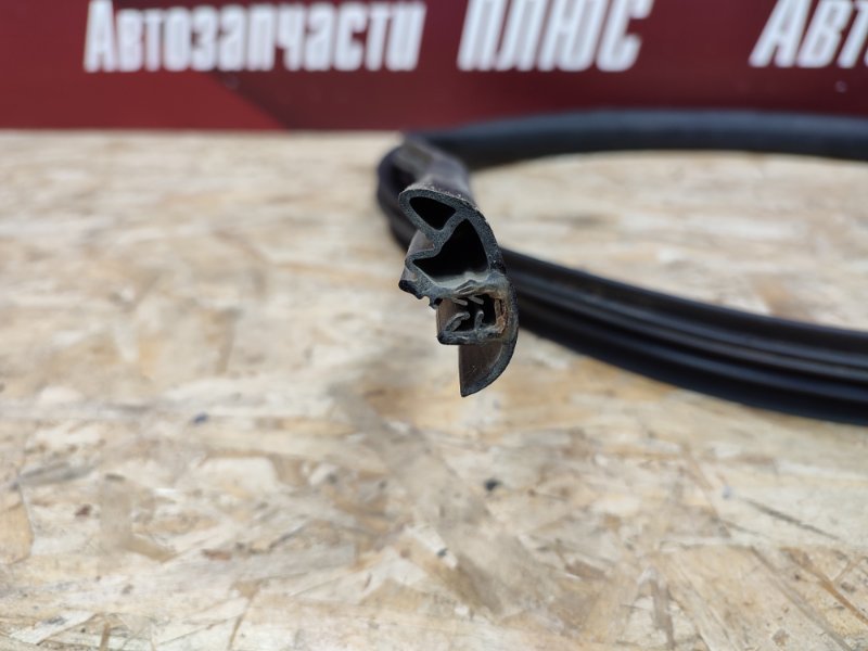 Уплотнитель двери