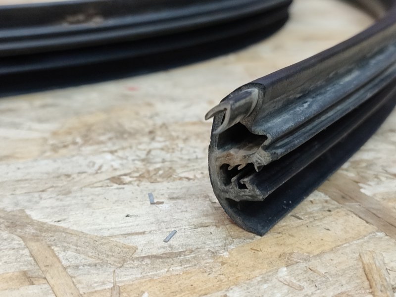 Уплотнитель двери