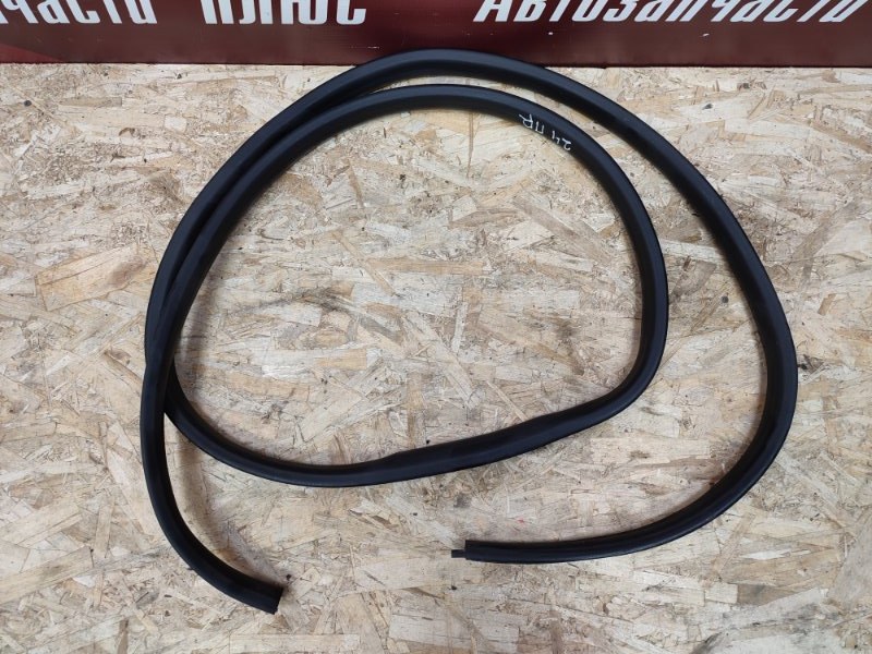 Уплотнитель двери