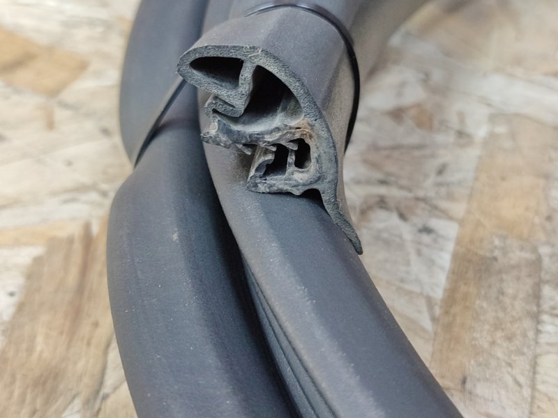 Уплотнитель двери