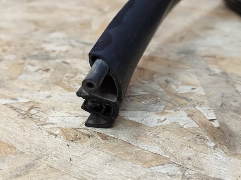 Уплотнитель двери