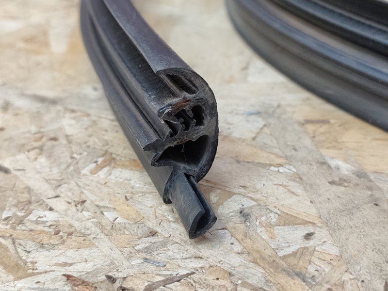 Уплотнитель двери