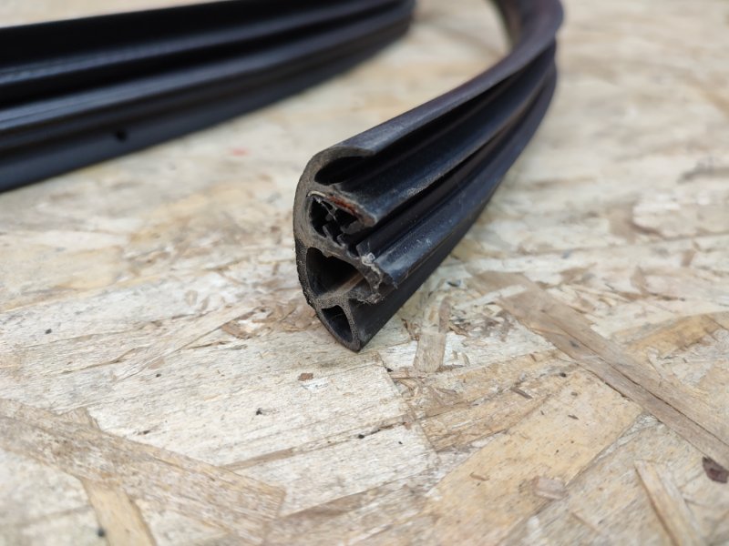 Уплотнитель двери