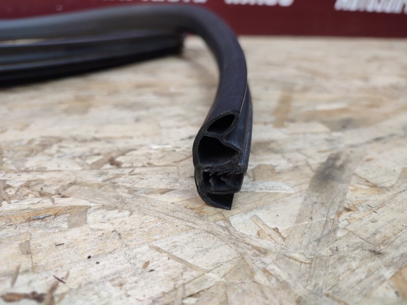 Уплотнитель двери