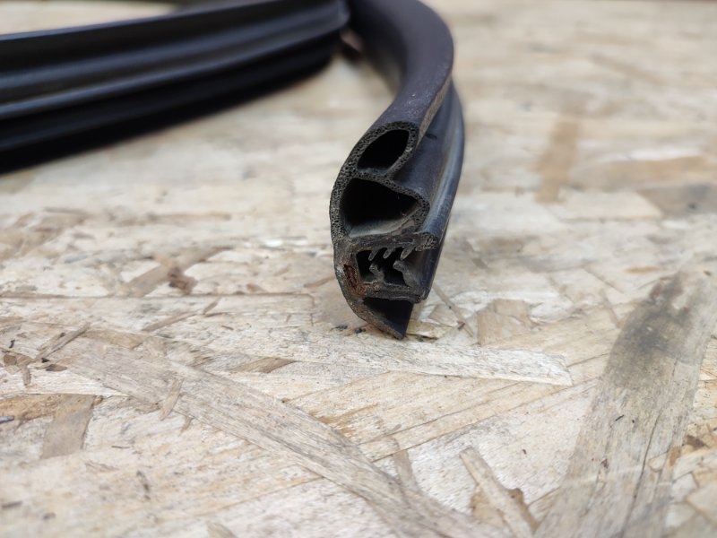 Уплотнитель двери