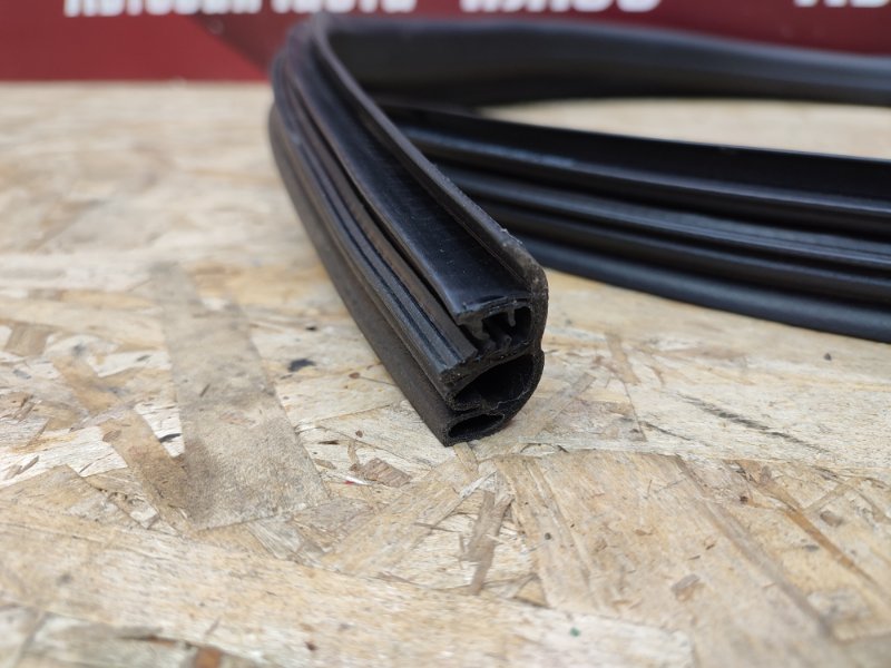 Уплотнитель двери