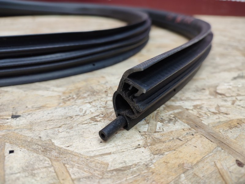 Уплотнитель двери