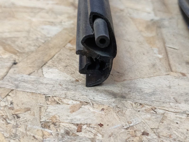 Уплотнитель двери