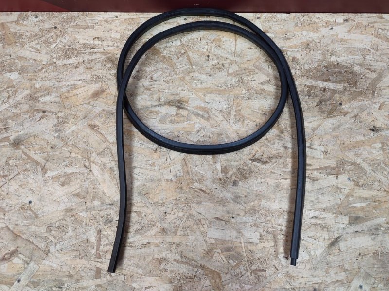 Уплотнительная резинка крышки багажника