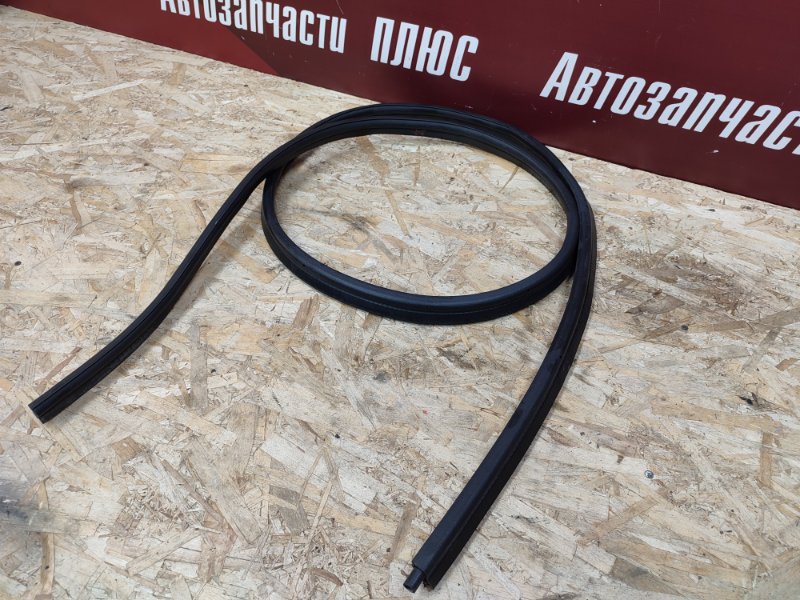 Уплотнительная резинка крышки багажника