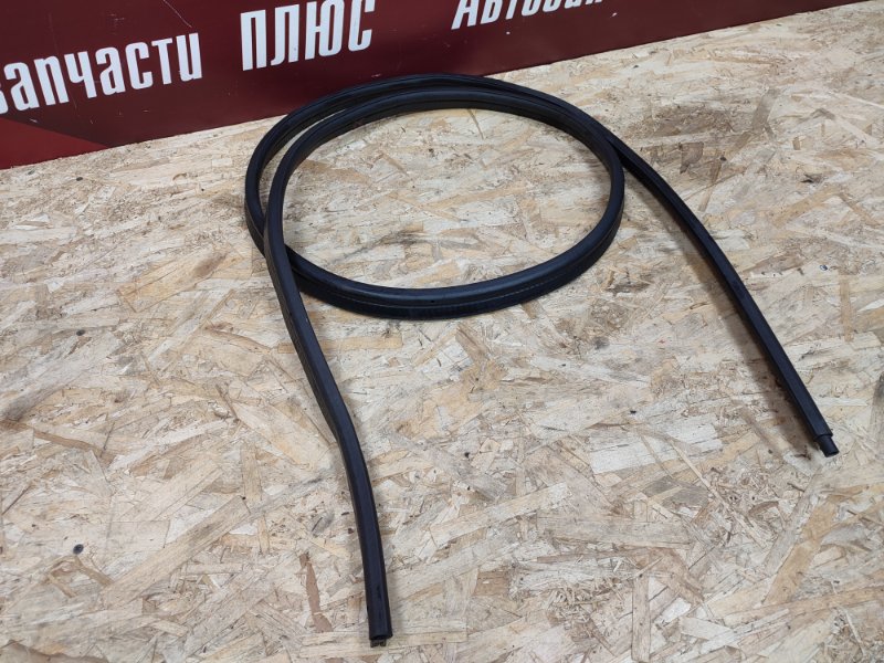 Уплотнительная резинка крышки багажника