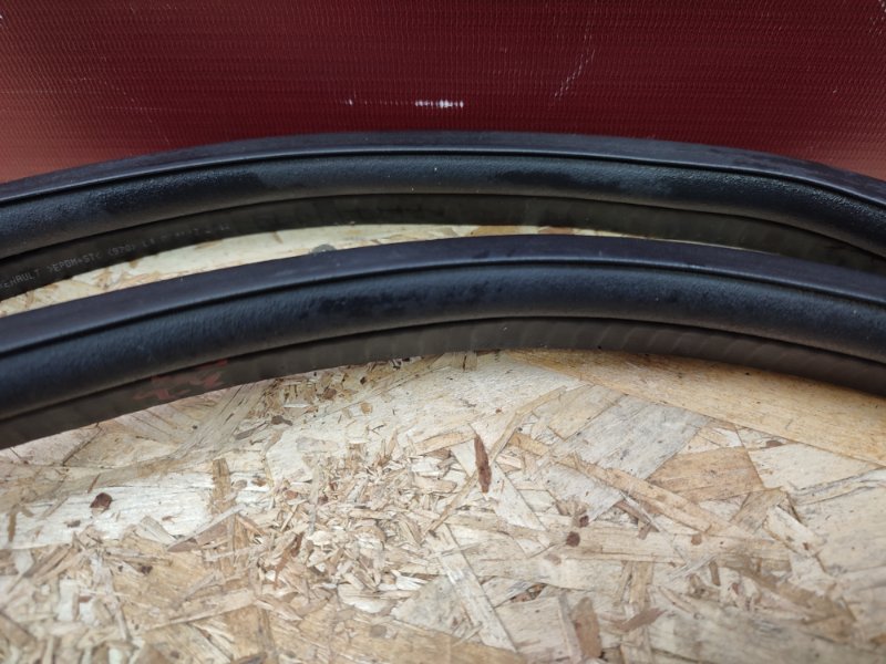 Уплотнительная резинка крышки багажника