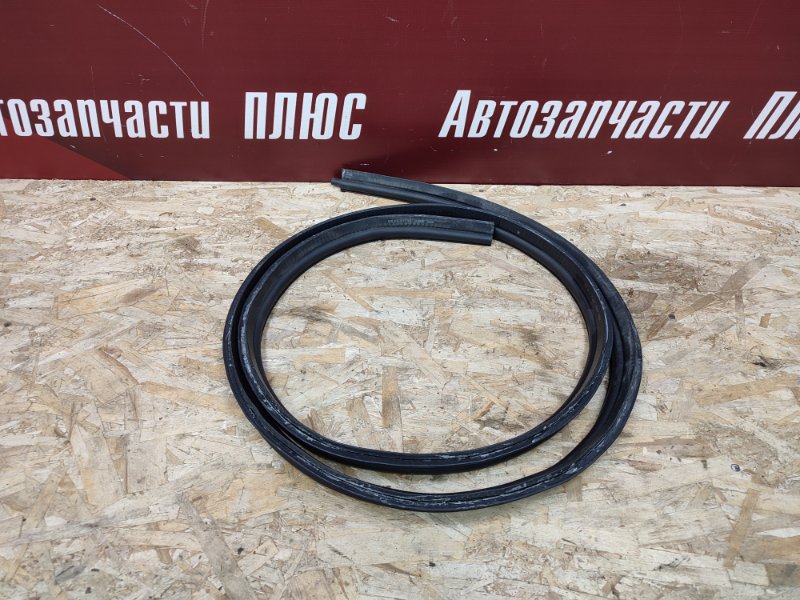 Уплотнительная резинка крышки багажника