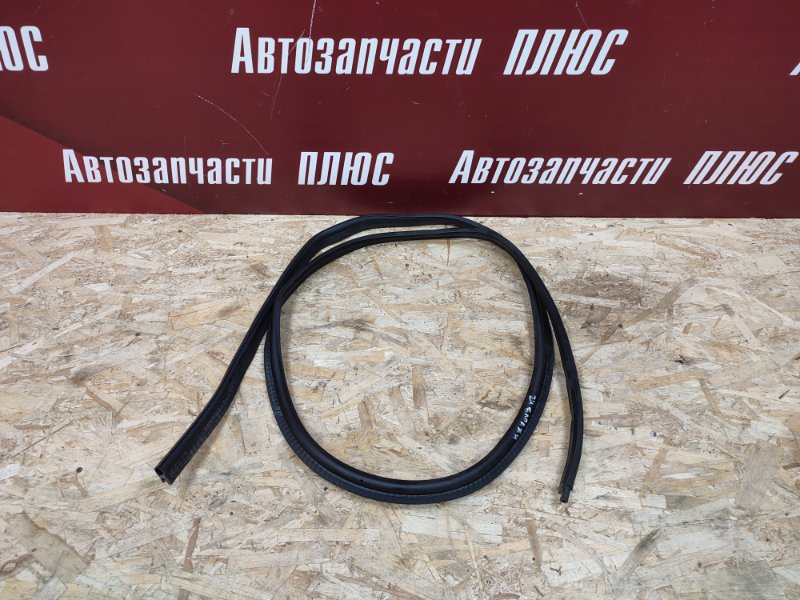 Уплотнительная резинка крышки багажника