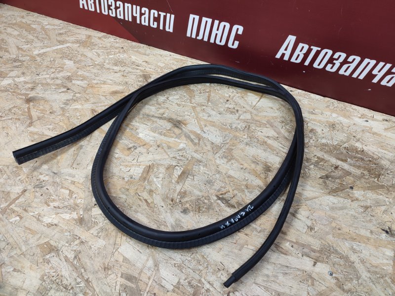 Уплотнительная резинка крышки багажника