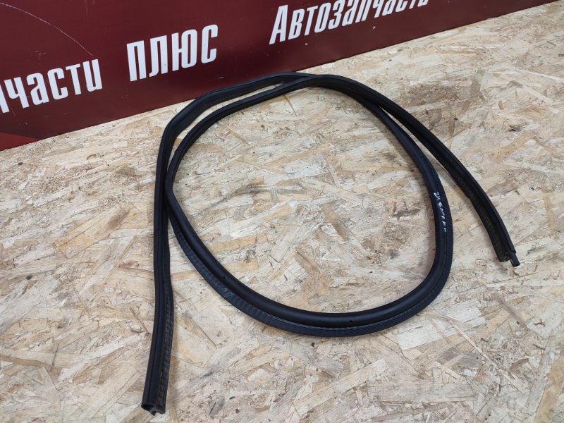 Уплотнительная резинка крышки багажника