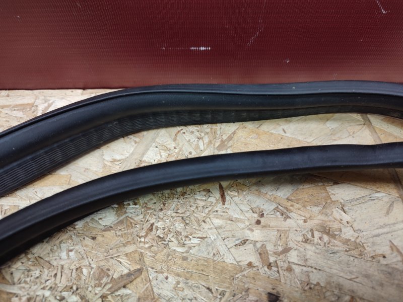 Уплотнительная резинка крышки багажника