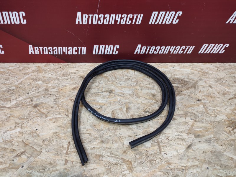 Уплотнительная резинка крышки багажника