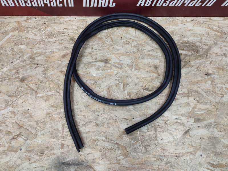 Уплотнительная резинка крышки багажника