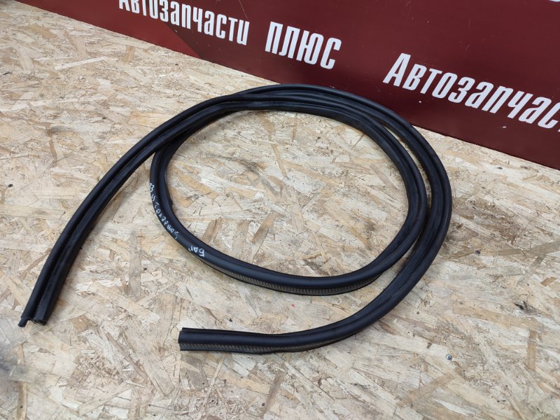 Уплотнительная резинка крышки багажника