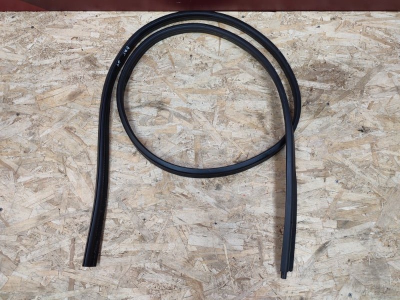 Уплотнительная резинка крышки багажника