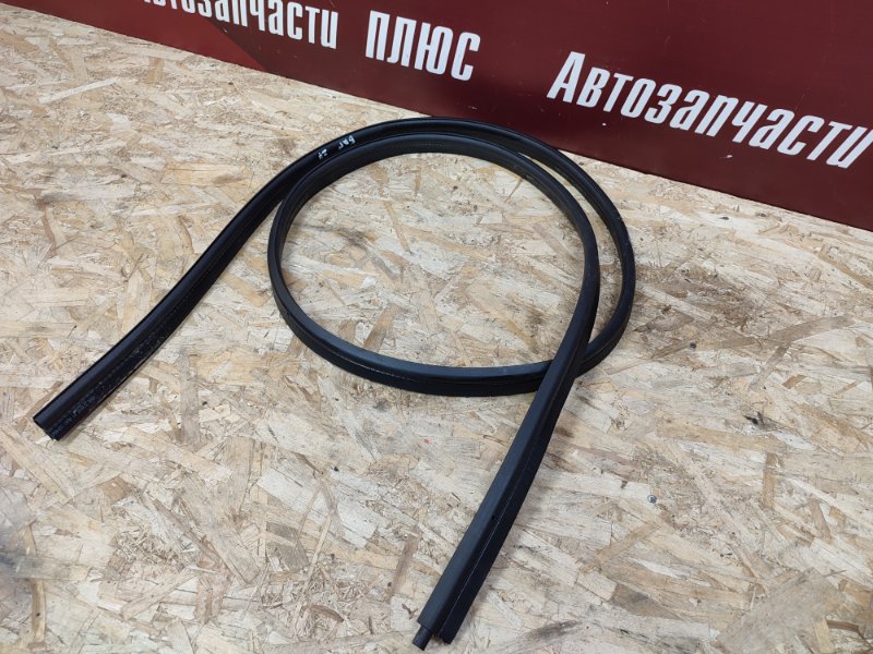 Уплотнительная резинка крышки багажника