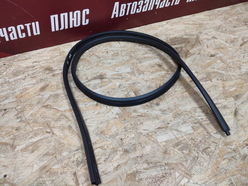 Уплотнительная резинка крышки багажника