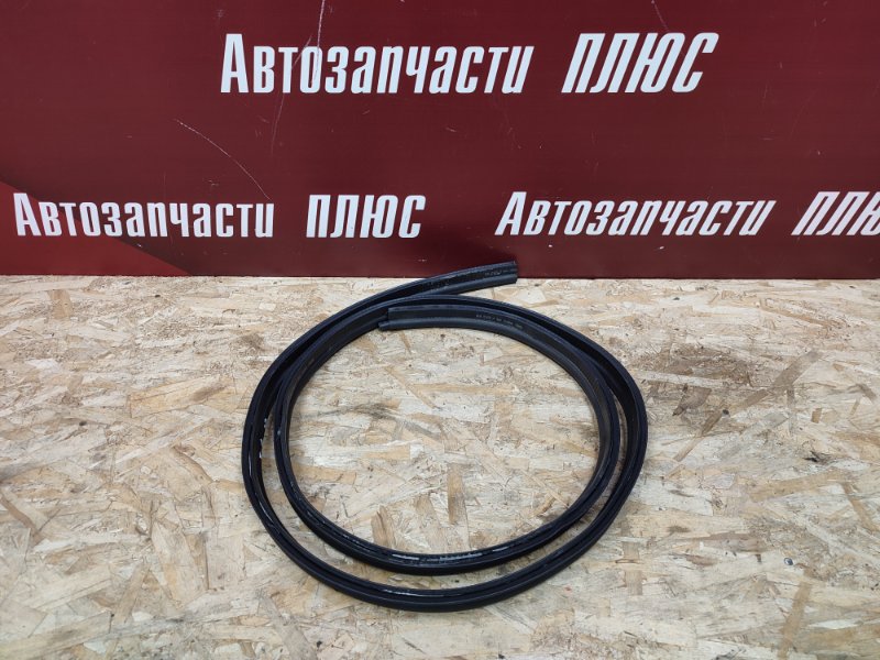 Уплотнительная резинка крышки багажника