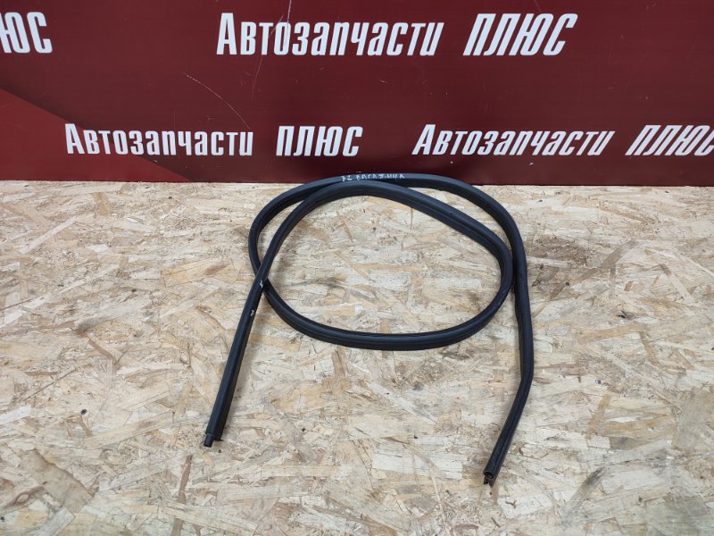 Уплотнительная резинка крышки багажника