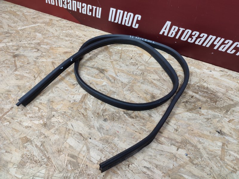Уплотнительная резинка крышки багажника