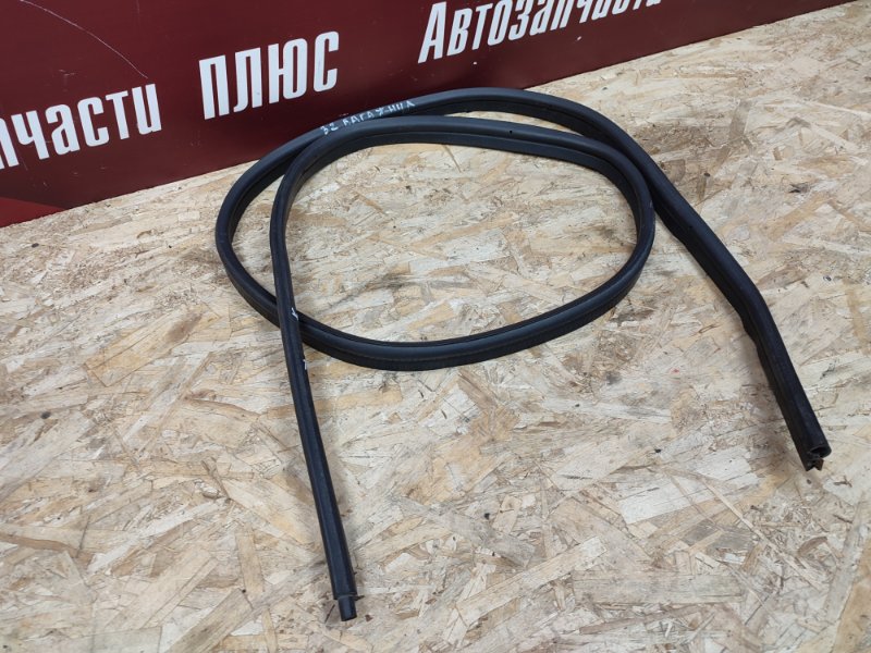 Уплотнительная резинка крышки багажника