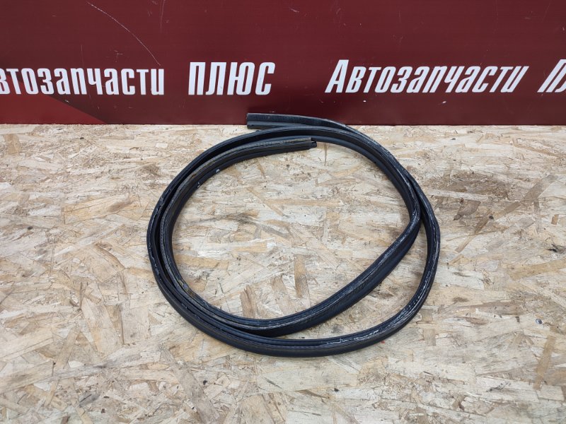 Уплотнительная резинка крышки багажника