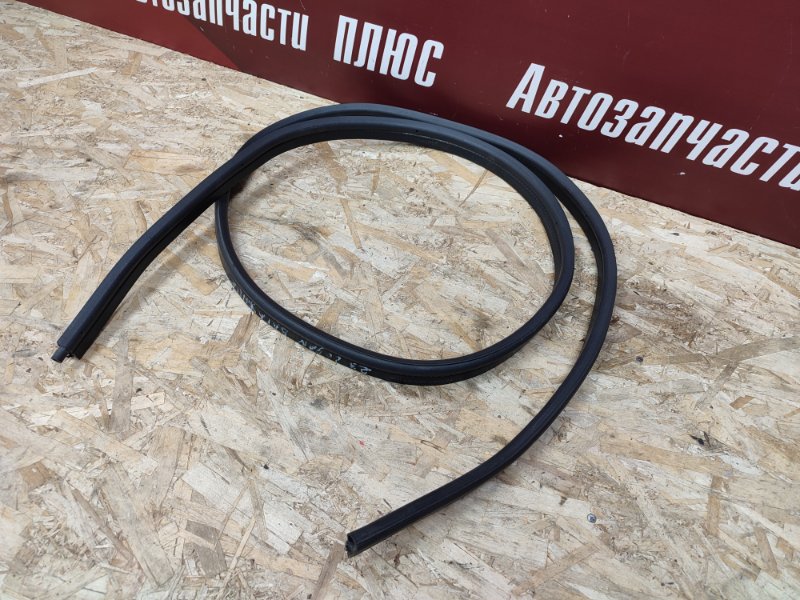 Уплотнительная резинка крышки багажника