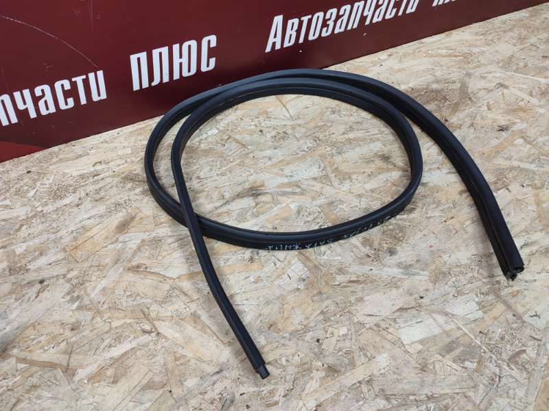 Уплотнительная резинка крышки багажника