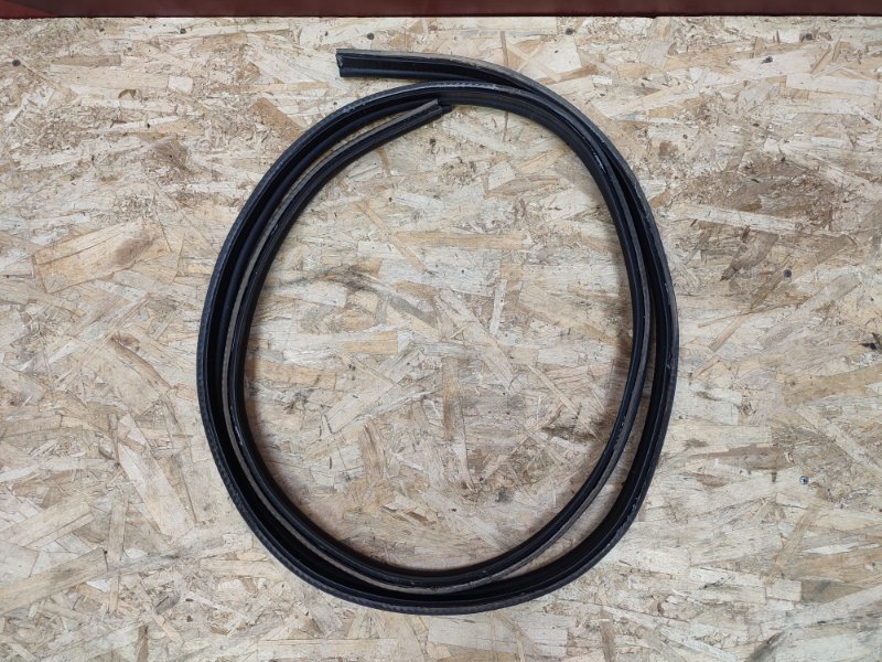 Уплотнительная резинка крышки багажника