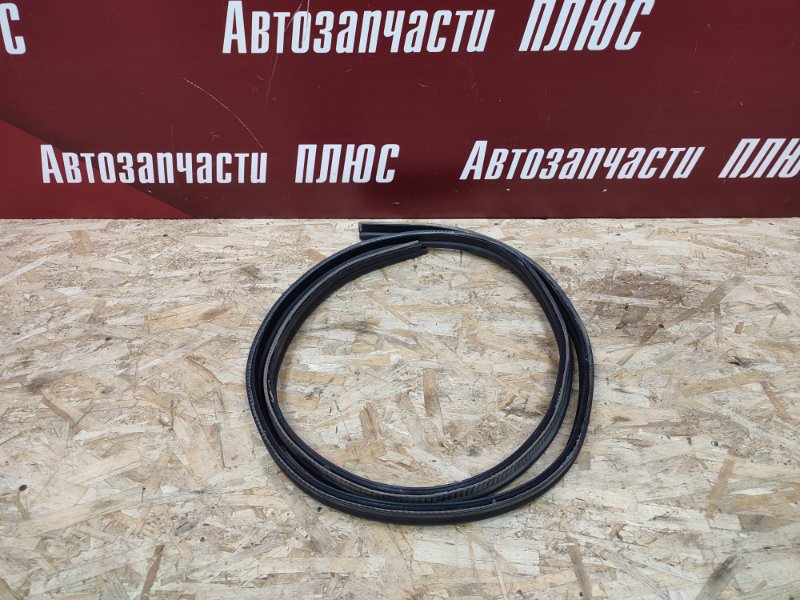 Уплотнительная резинка крышки багажника