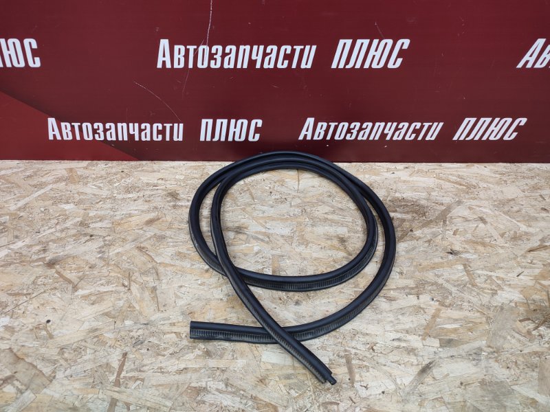Уплотнительная резинка крышки багажника